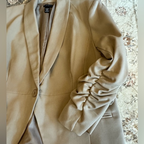 Tan New Directions Blazer - Picture 4 of 9